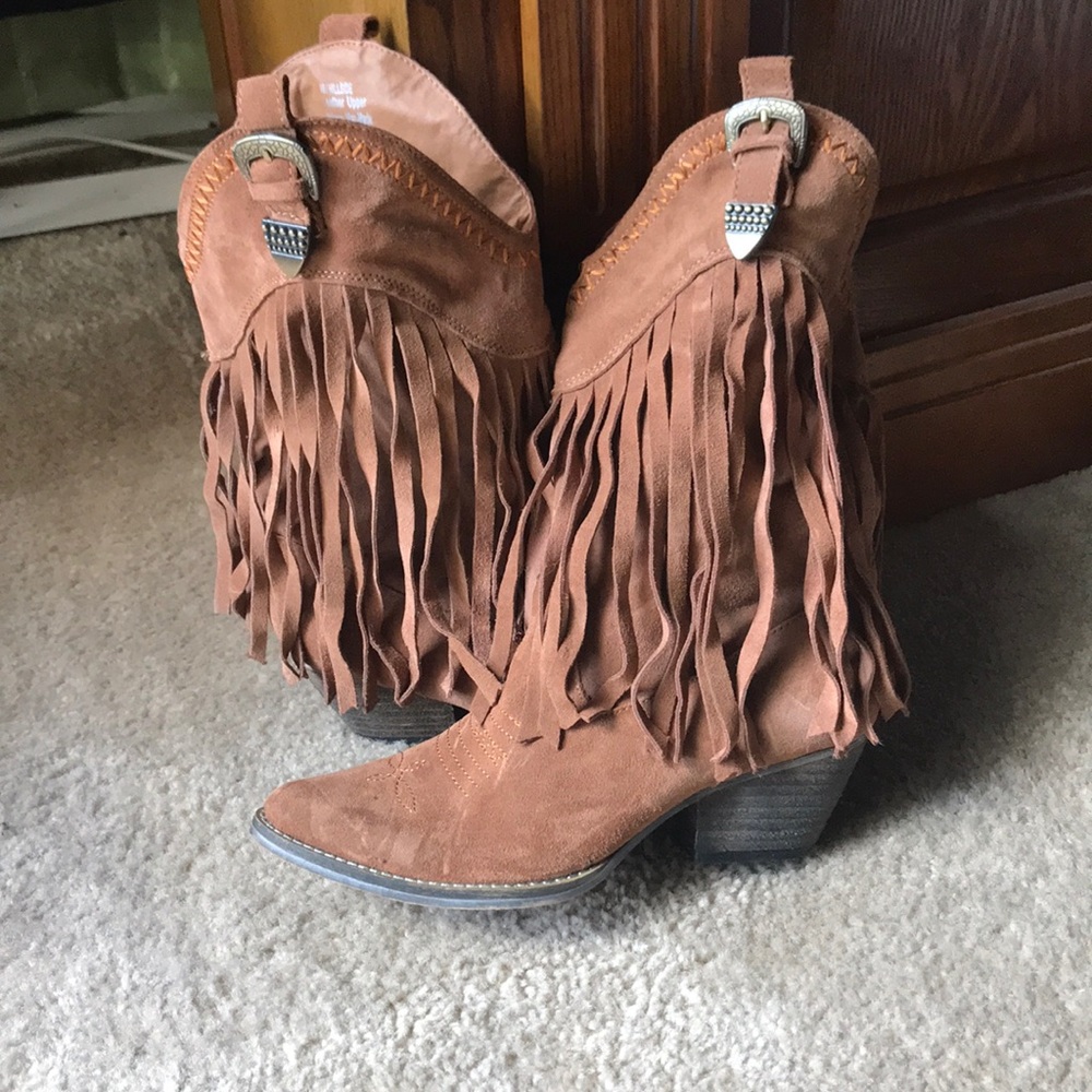 Brown fringe short boots